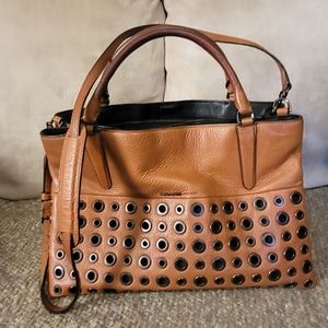 GROMMETS SOFT BOROUGH BAG IN PEBBLED LEATHER (COACH F32339)